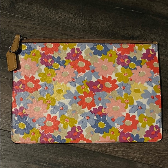 Coach Floral Multicolor Clutch in excellent condition - Picture 2 of 4
